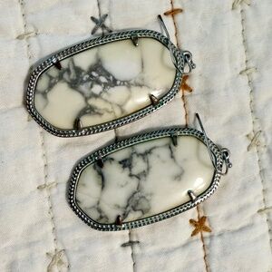 Beautiful Kendra Scott earring brand new condition